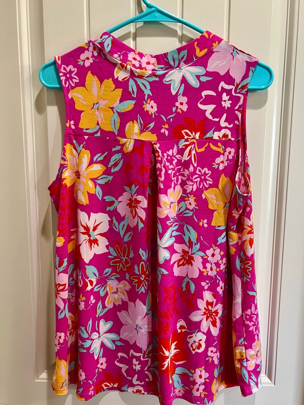 Dear Scarlett Fuchsia Floral V-Neck Sleeveless Blouse - Picture 2 of 6